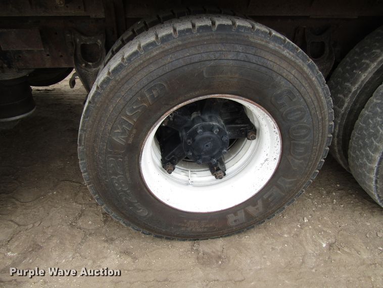 image for item EV9300 1994 International 9200  dump truck