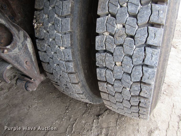 image for item EV9300 1994 International 9200  dump truck