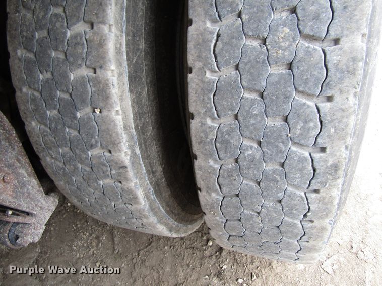 image for item EV9300 1994 International 9200  dump truck