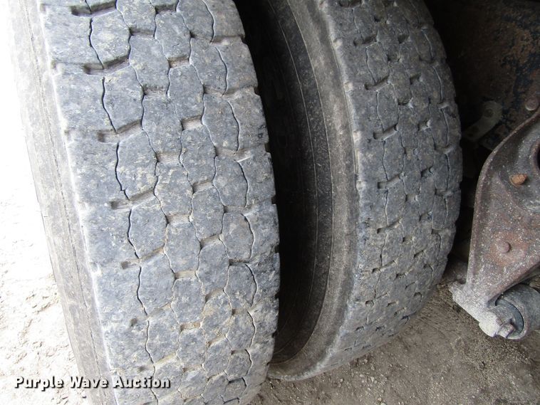 image for item EV9300 1994 International 9200  dump truck