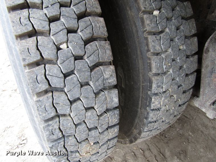 image for item EV9300 1994 International 9200  dump truck