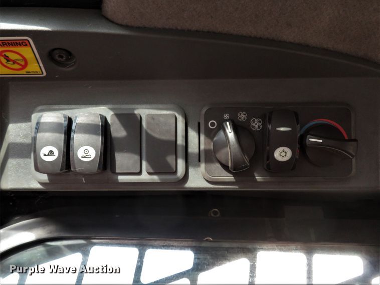 image for item FP9366 2012 Caterpillar 262C  skid steer loader