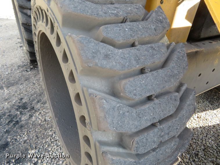 image for item FP9366 2012 Caterpillar 262C  skid steer loader