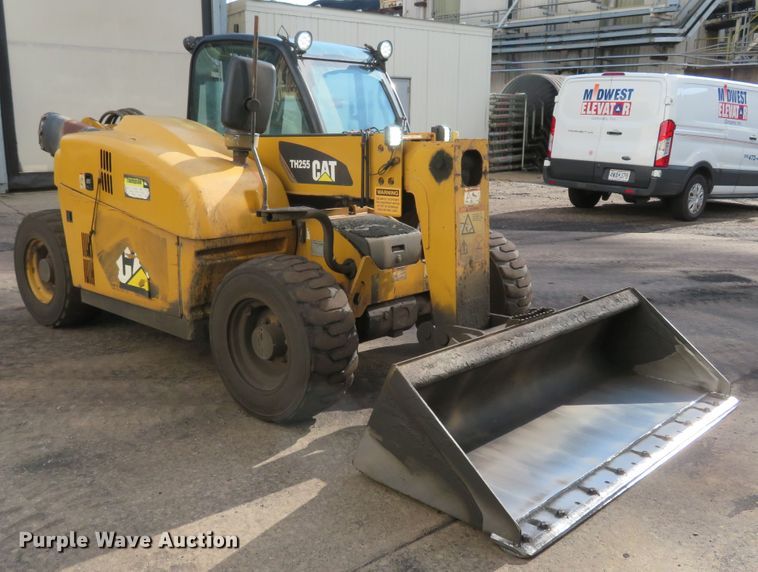 image for item FP9368 2011 Caterpillar TH255  telehandler