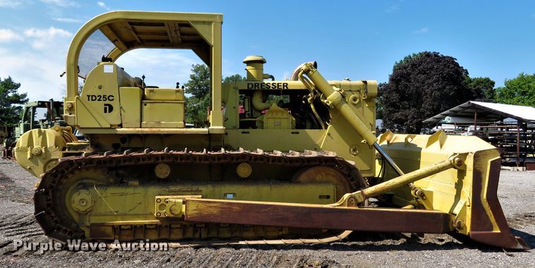 image for item FP9371 1978 International TD25C  dozer