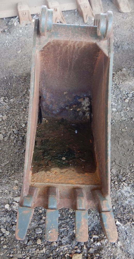 image for item HF9244 John Deere  16"W backhoe bucket