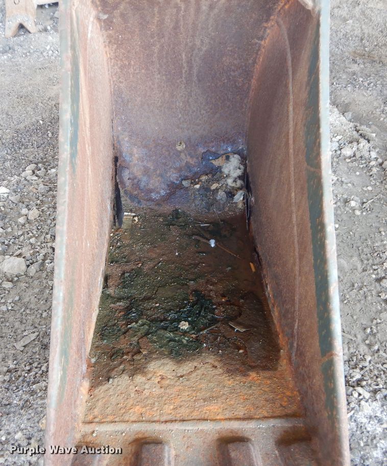 image for item HF9244 John Deere  16"W backhoe bucket