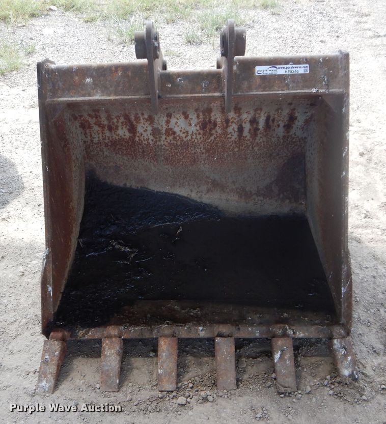 image for item HF9246 John Deere  36"W backhoe bucket