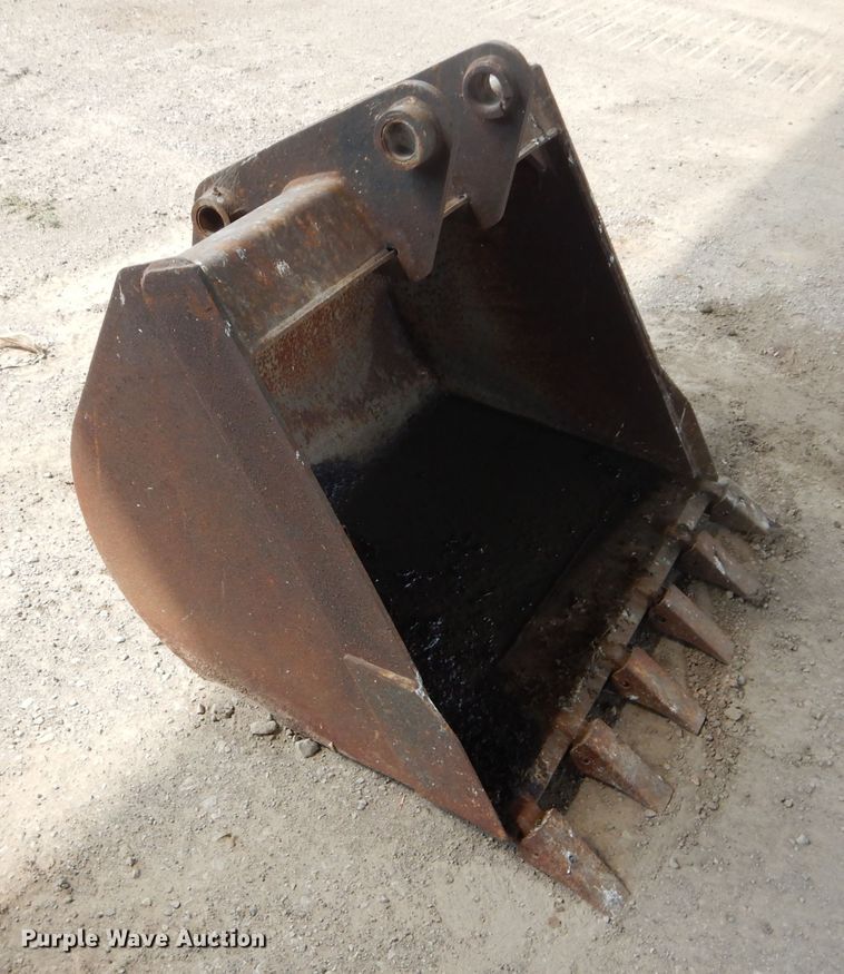 image for item HF9246 John Deere  36"W backhoe bucket