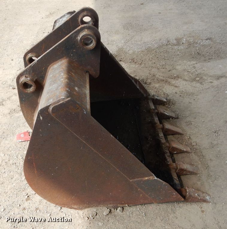 image for item HF9246 John Deere  36"W backhoe bucket