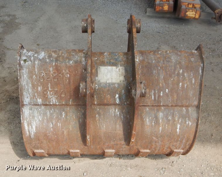 image for item HF9246 John Deere  36"W backhoe bucket