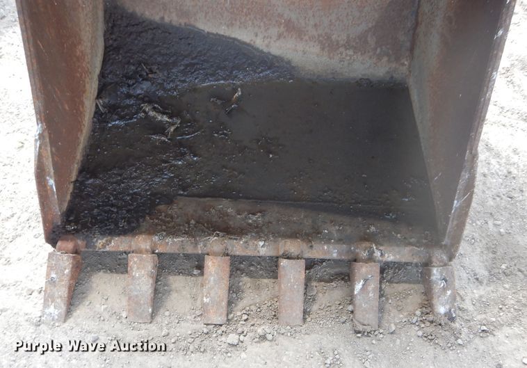 image for item HF9246 John Deere  36"W backhoe bucket