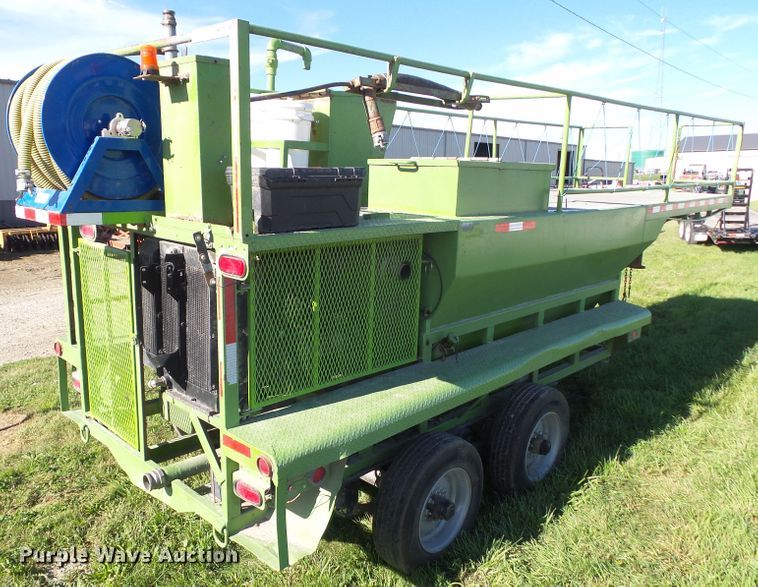 image for item HF9936 1998 Bowie 1100  hydro seeder