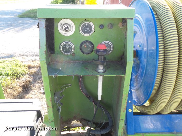 image for item HF9936 1998 Bowie 1100  hydro seeder