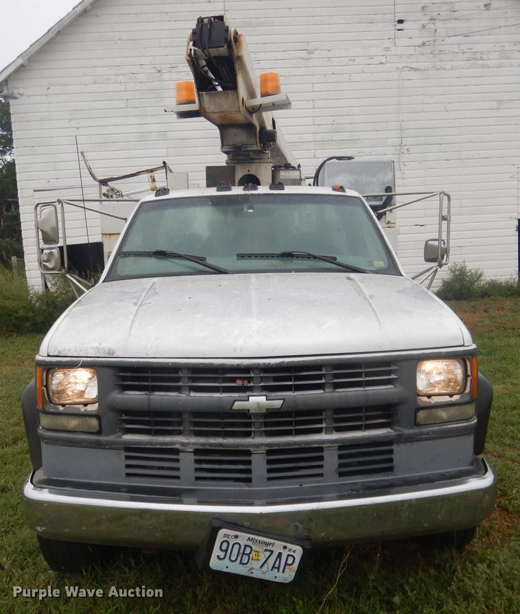 image for item HU9276 2002 Chevrolet Silverado 3500  bucket truck