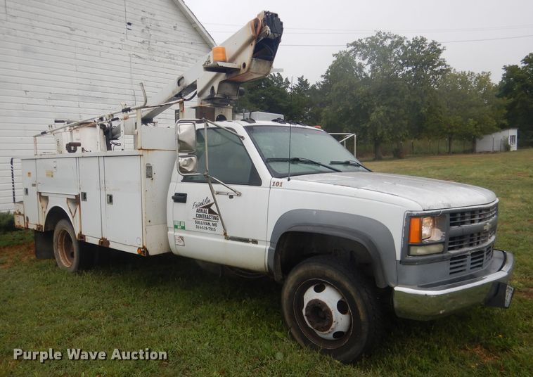 image for item HU9276 2002 Chevrolet Silverado 3500  bucket truck