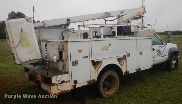 image for item HU9276 2002 Chevrolet Silverado 3500  bucket truck