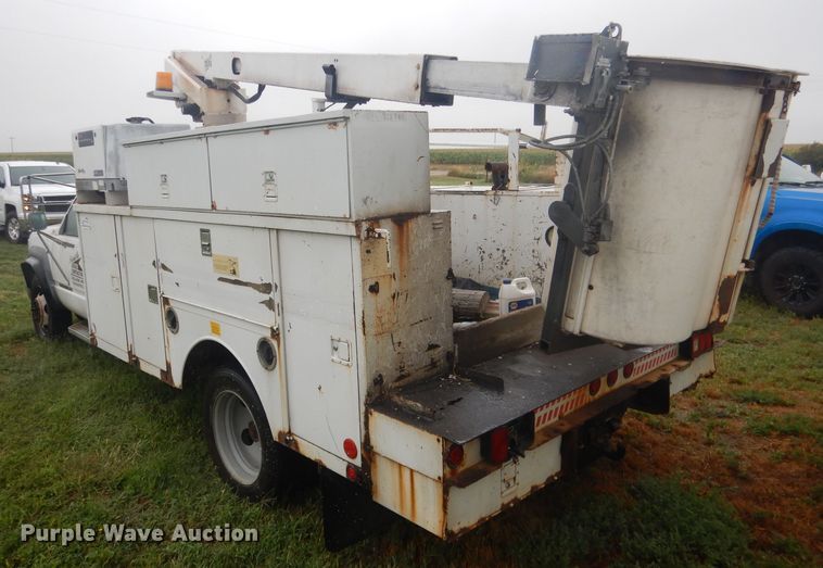 image for item HU9276 2002 Chevrolet Silverado 3500  bucket truck