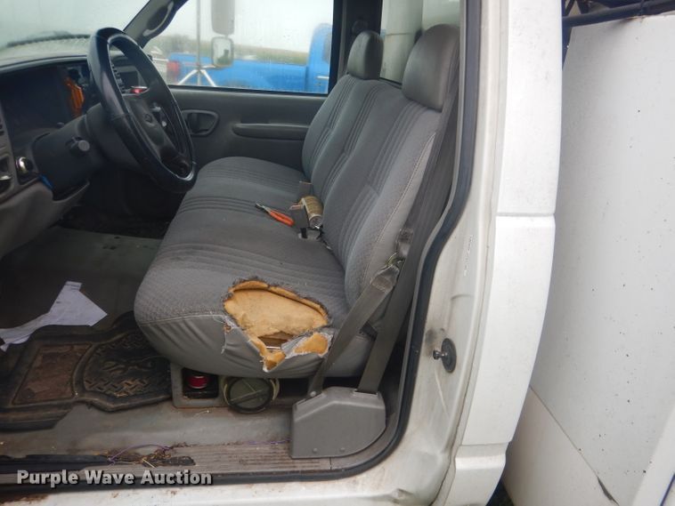 image for item HU9276 2002 Chevrolet Silverado 3500  bucket truck