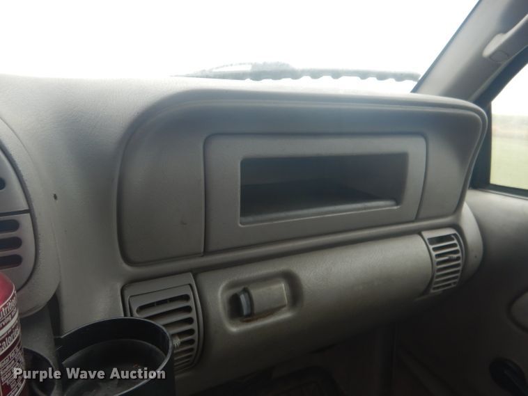 image for item HU9276 2002 Chevrolet Silverado 3500  bucket truck