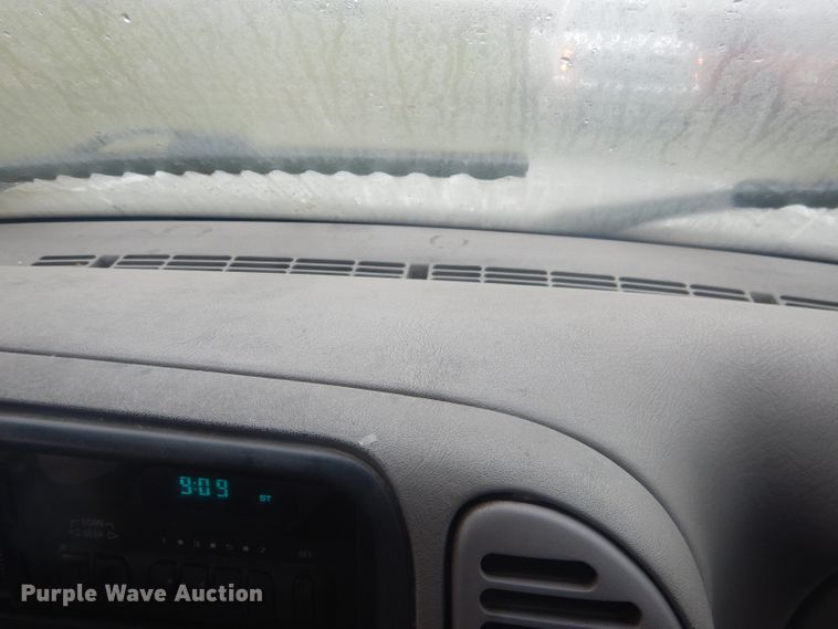 image for item HU9276 2002 Chevrolet Silverado 3500  bucket truck