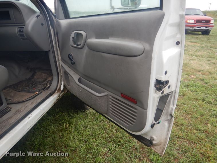 image for item HU9276 2002 Chevrolet Silverado 3500  bucket truck