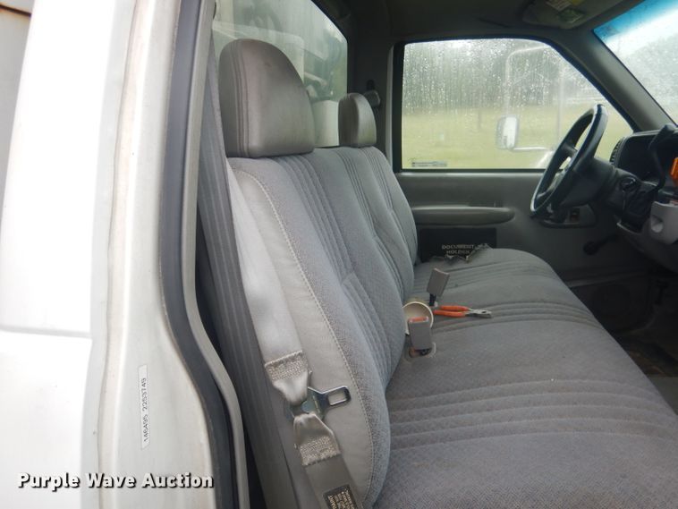 image for item HU9276 2002 Chevrolet Silverado 3500  bucket truck