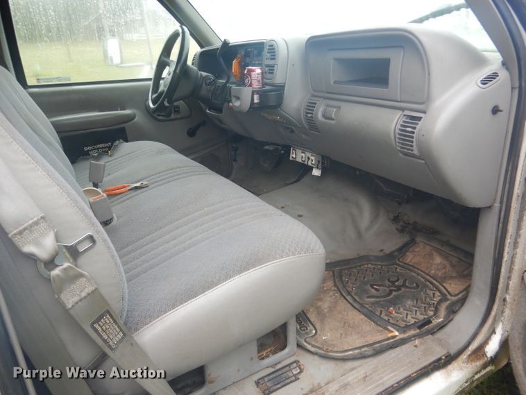 image for item HU9276 2002 Chevrolet Silverado 3500  bucket truck