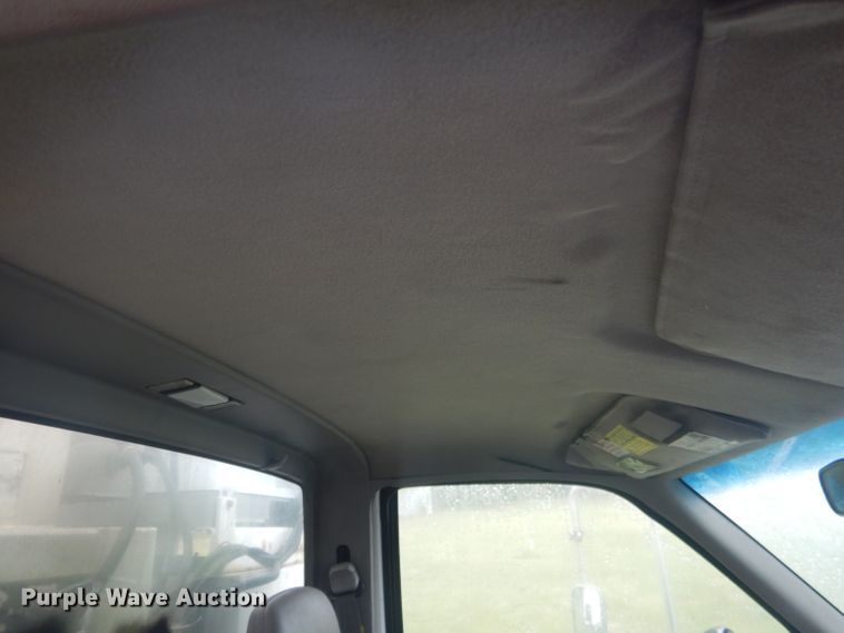 image for item HU9276 2002 Chevrolet Silverado 3500  bucket truck