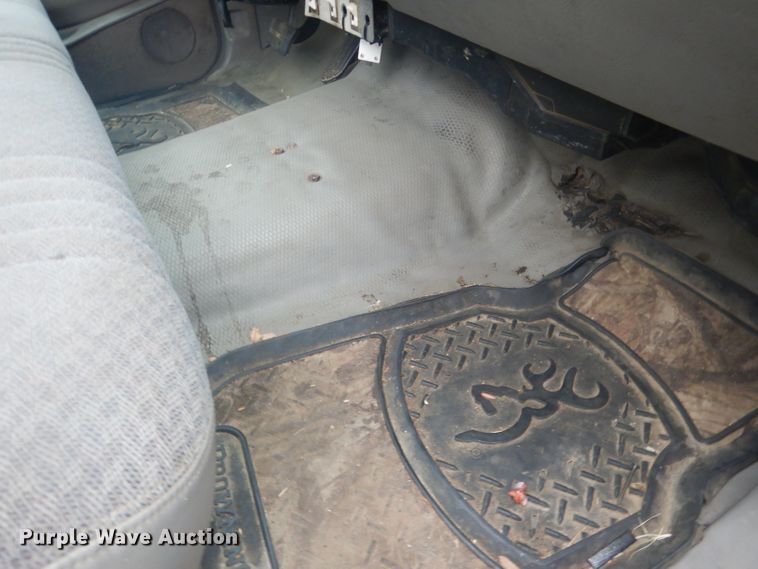 image for item HU9276 2002 Chevrolet Silverado 3500  bucket truck