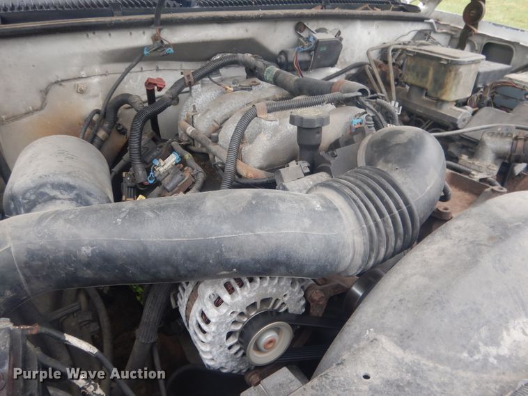 image for item HU9276 2002 Chevrolet Silverado 3500  bucket truck