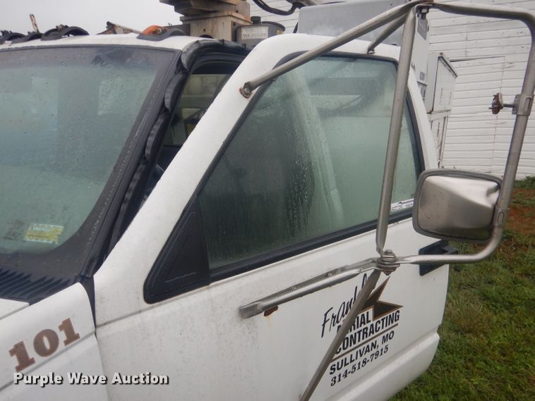 image for item HU9276 2002 Chevrolet Silverado 3500  bucket truck