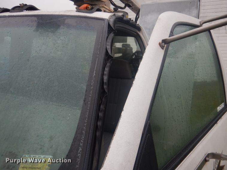 image for item HU9276 2002 Chevrolet Silverado 3500  bucket truck