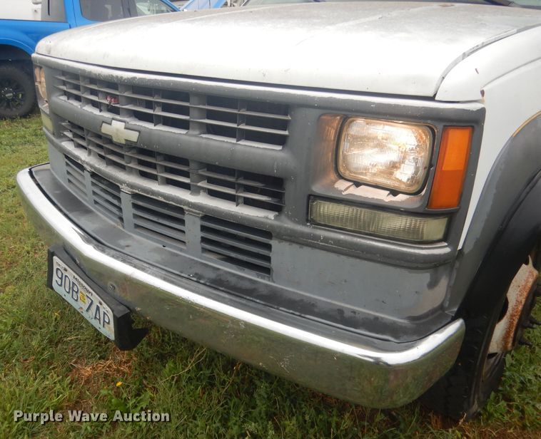 image for item HU9276 2002 Chevrolet Silverado 3500  bucket truck