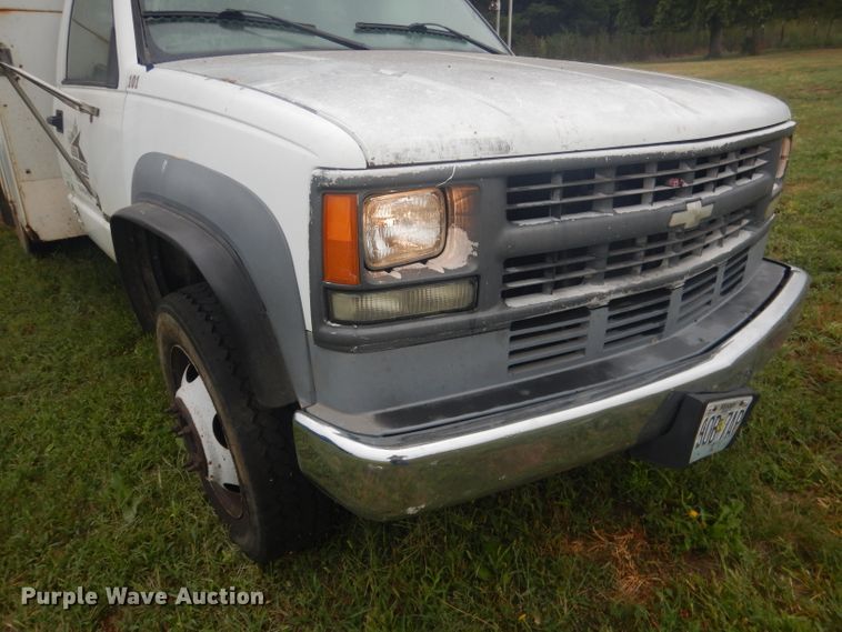 image for item HU9276 2002 Chevrolet Silverado 3500  bucket truck