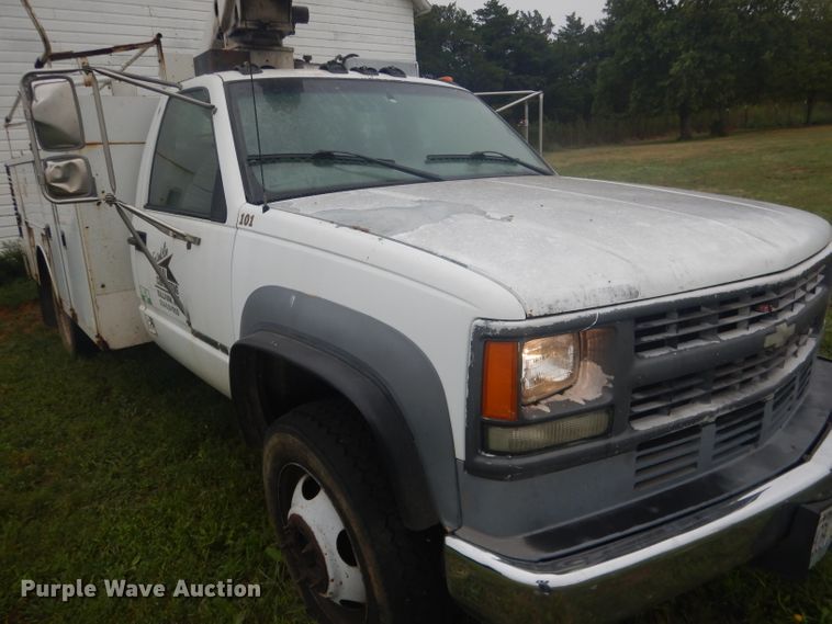 image for item HU9276 2002 Chevrolet Silverado 3500  bucket truck