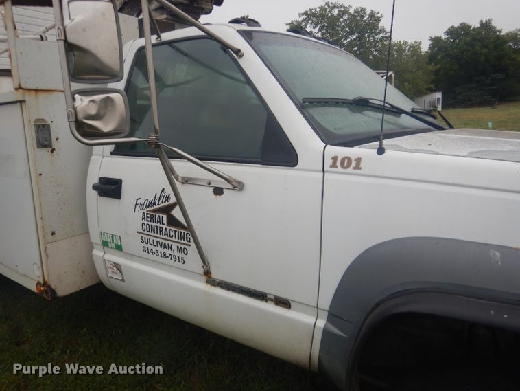 image for item HU9276 2002 Chevrolet Silverado 3500  bucket truck