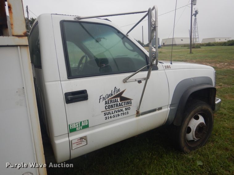 image for item HU9276 2002 Chevrolet Silverado 3500  bucket truck