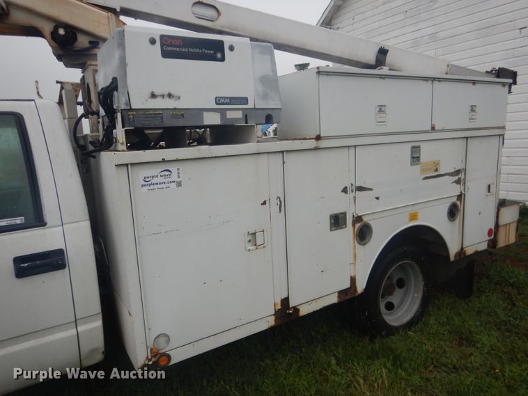 image for item HU9276 2002 Chevrolet Silverado 3500  bucket truck