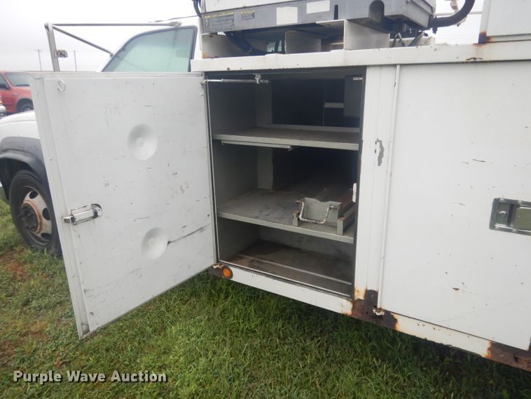 image for item HU9276 2002 Chevrolet Silverado 3500  bucket truck