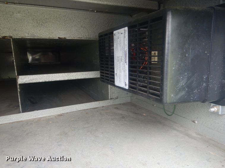 image for item HU9276 2002 Chevrolet Silverado 3500  bucket truck