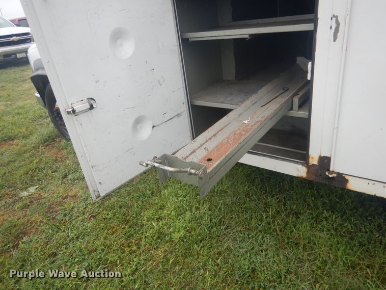 image for item HU9276 2002 Chevrolet Silverado 3500  bucket truck