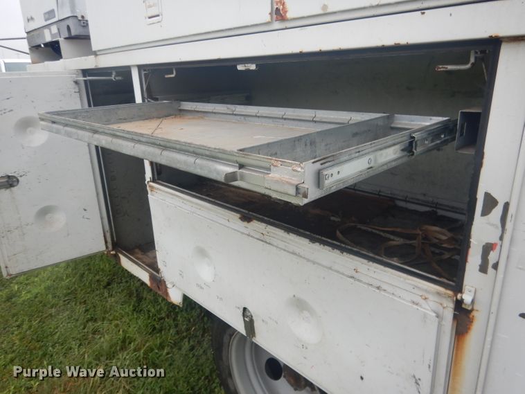 image for item HU9276 2002 Chevrolet Silverado 3500  bucket truck