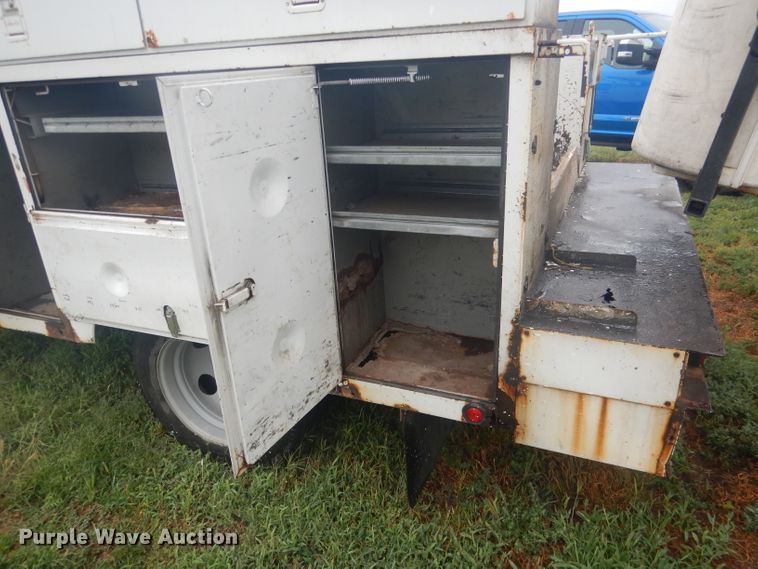 image for item HU9276 2002 Chevrolet Silverado 3500  bucket truck