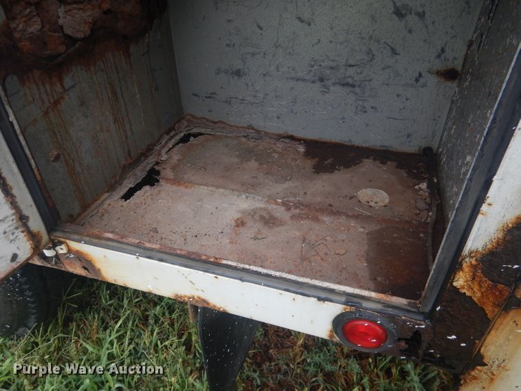 image for item HU9276 2002 Chevrolet Silverado 3500  bucket truck