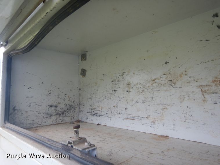 image for item HU9276 2002 Chevrolet Silverado 3500  bucket truck