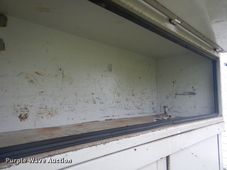 image for item HU9276 2002 Chevrolet Silverado 3500  bucket truck