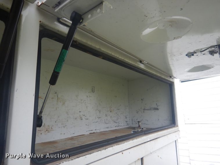 image for item HU9276 2002 Chevrolet Silverado 3500  bucket truck