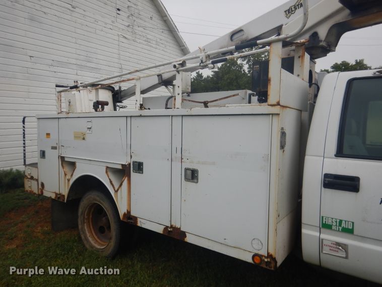 image for item HU9276 2002 Chevrolet Silverado 3500  bucket truck