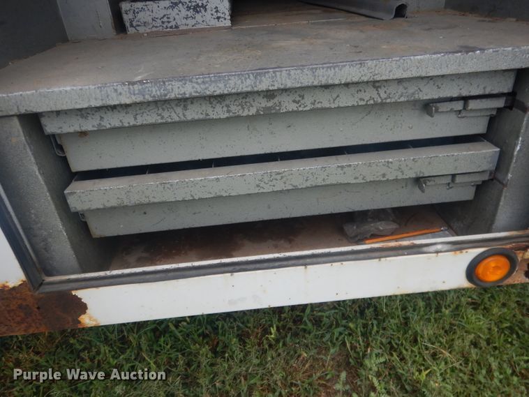 image for item HU9276 2002 Chevrolet Silverado 3500  bucket truck